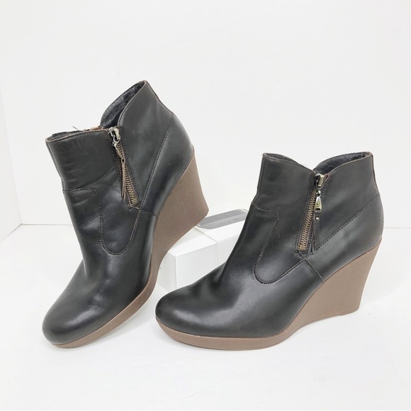 Ugg Brown leather Sherpa lined wedge ankle boots - Picture 6 of 10